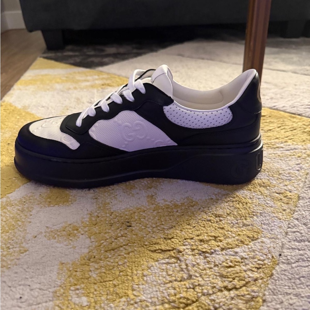 Men's Black and White Sneakers - Picture 3 of 4